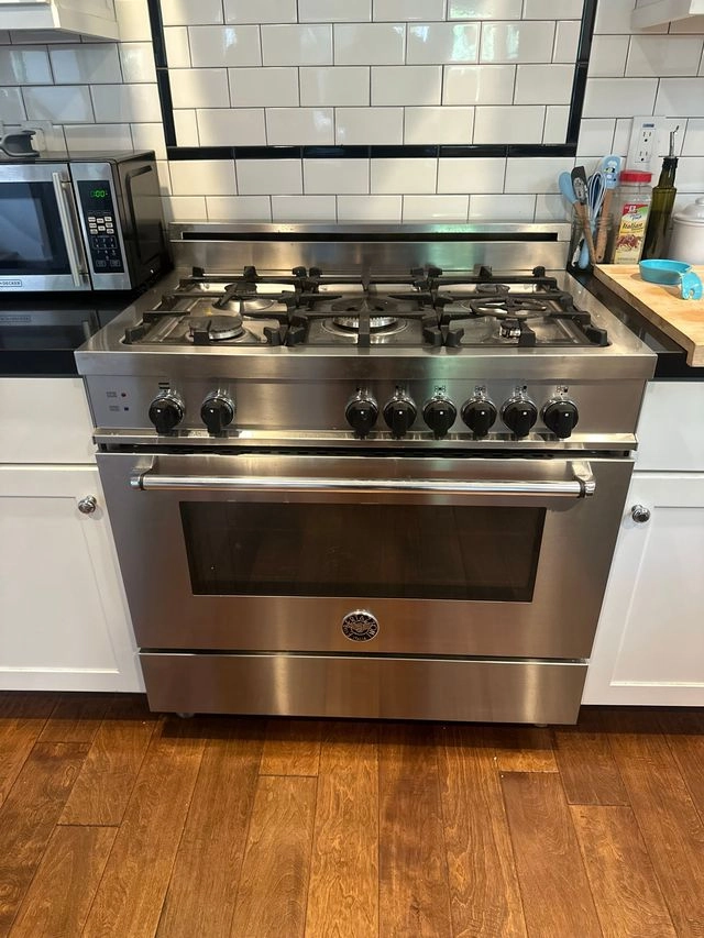 Gas range and oven repair photo from the Local Appliances Repairs portfolio